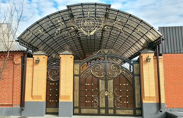 Купить или заказать ворота для дома с навесом - стильные и надежные решения для вашего участка в Бузулуке от 42447 руб | ВоротМастер-Бзл